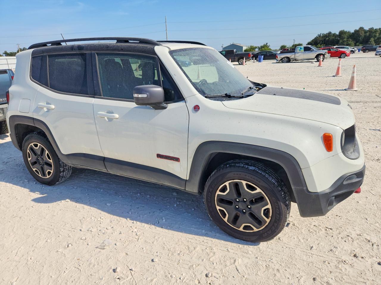 2017 Jeep Renegade Trailhawk - zdjęcie 4