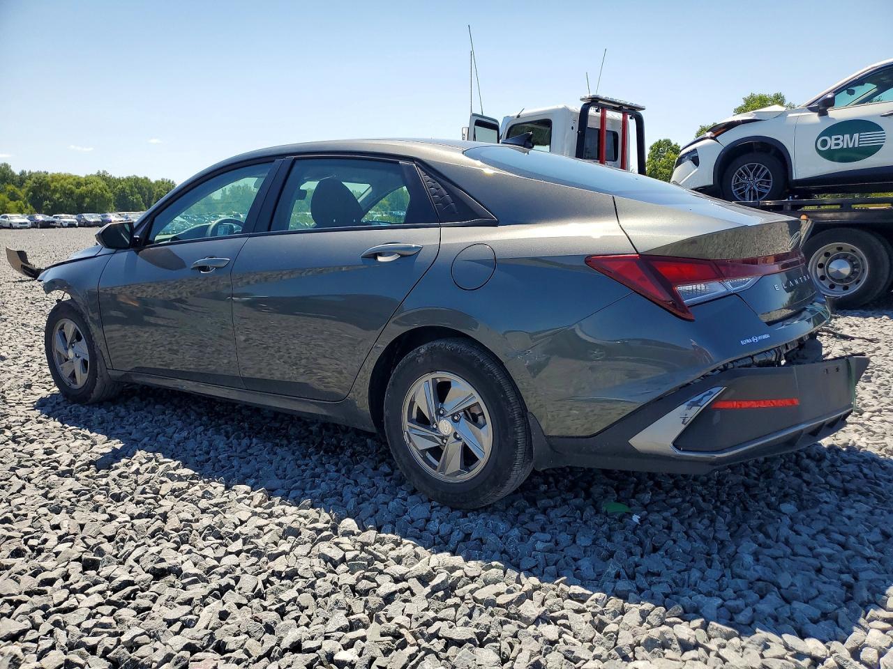 2025 Hyundai Elantra Se - zdjęcie 2