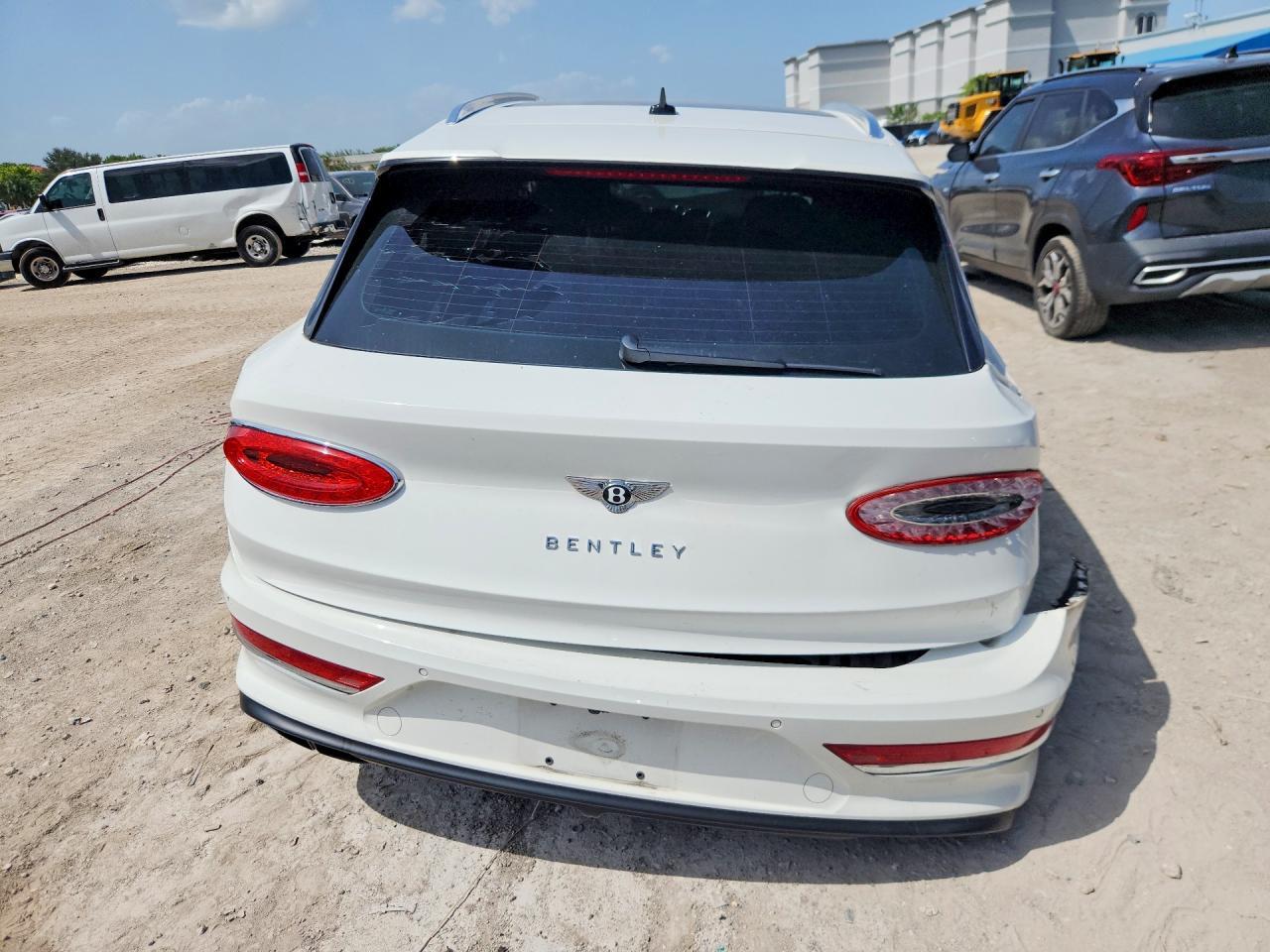 2022 Bentley Bentayga - zdjęcie 6