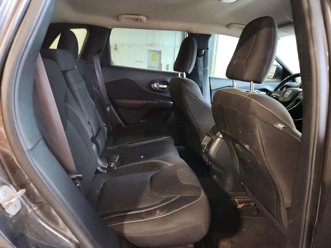 2015 Jeep Cherokee Latitude - zdjęcie 11