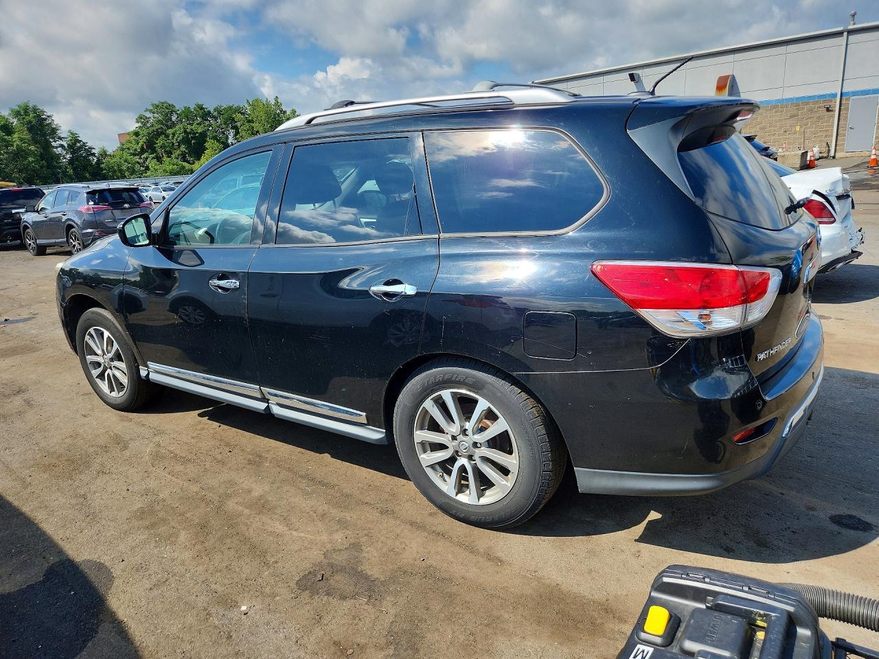 2013 Nissan Pathfinder S - zdjęcie 2