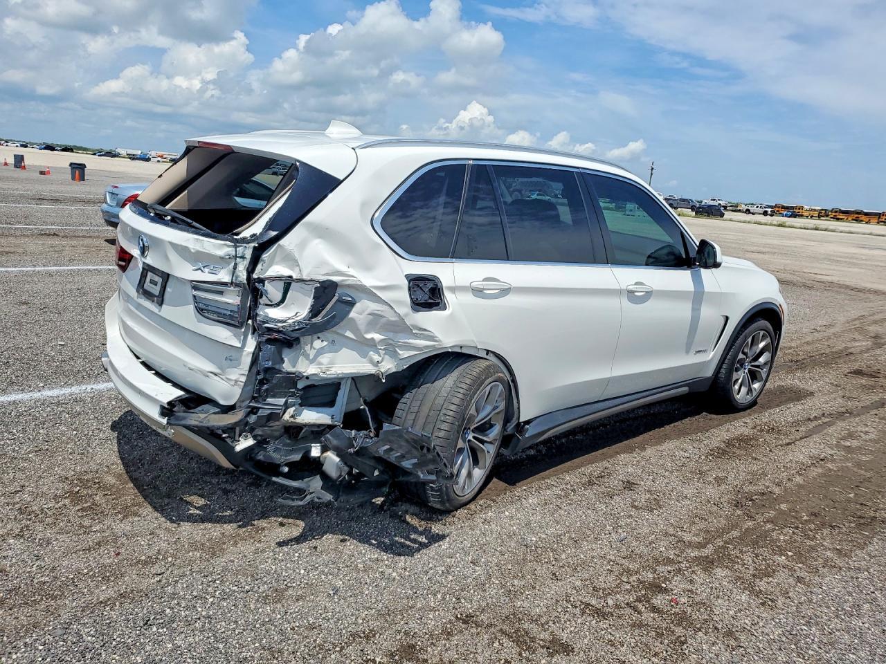 2016 BMW X5 xDrive50I - zdjęcie 3