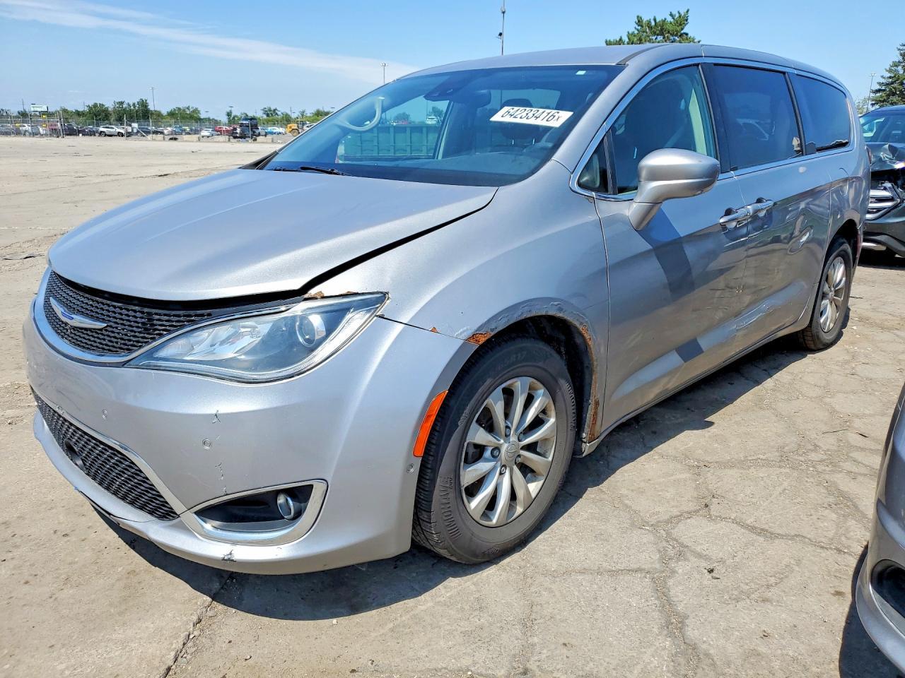 2019 Chrysler Pacifica Touring Plus - zdjęcie główne