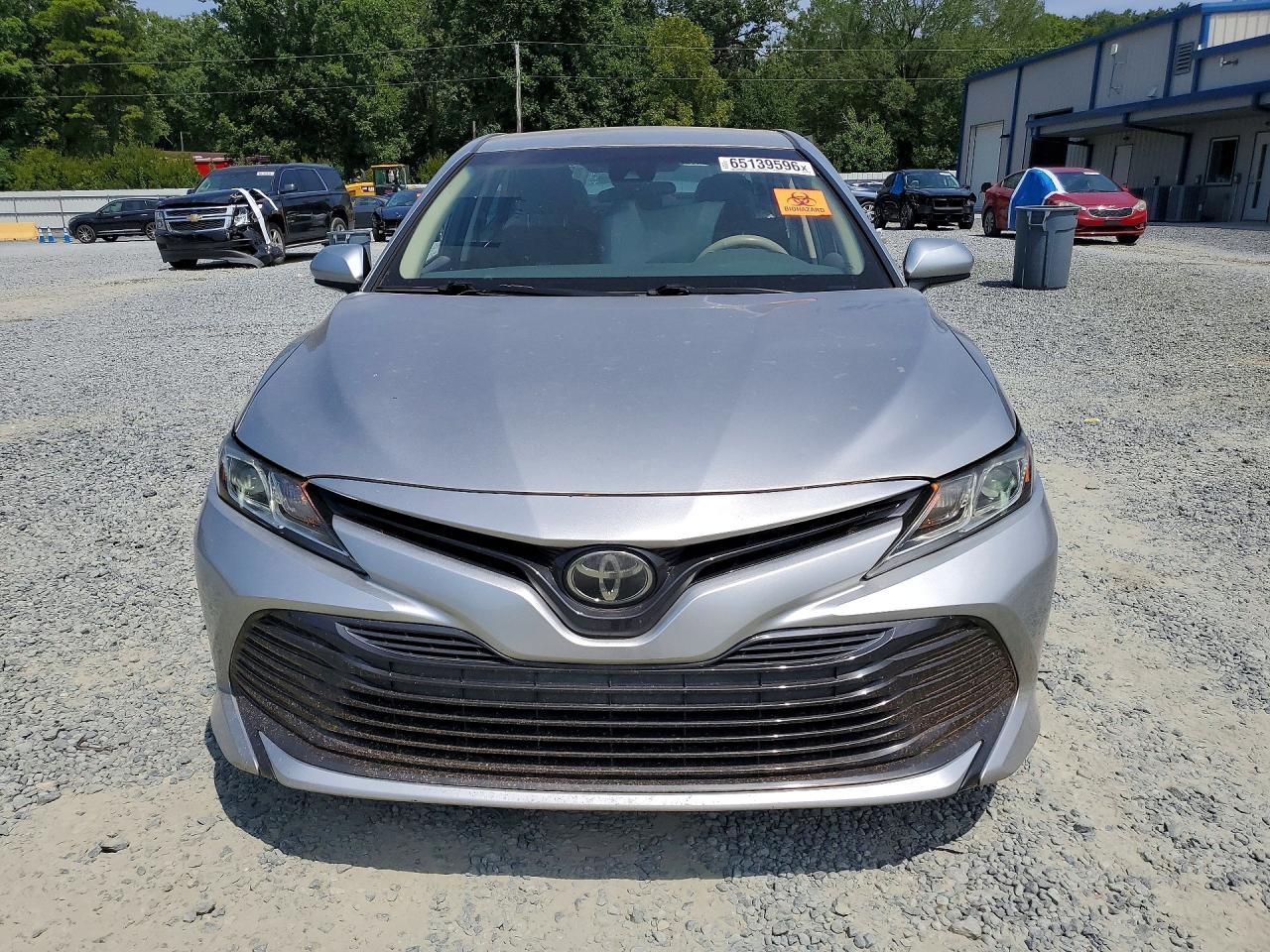 2018 Toyota Camry Le - zdjęcie 5