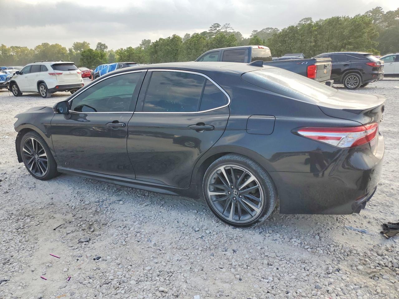 2020 Toyota Camry Xse - zdjęcie 2