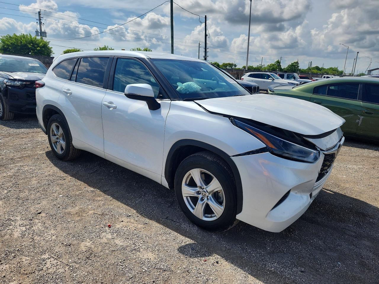 2025 Toyota Highlander Le - zdjęcie 4
