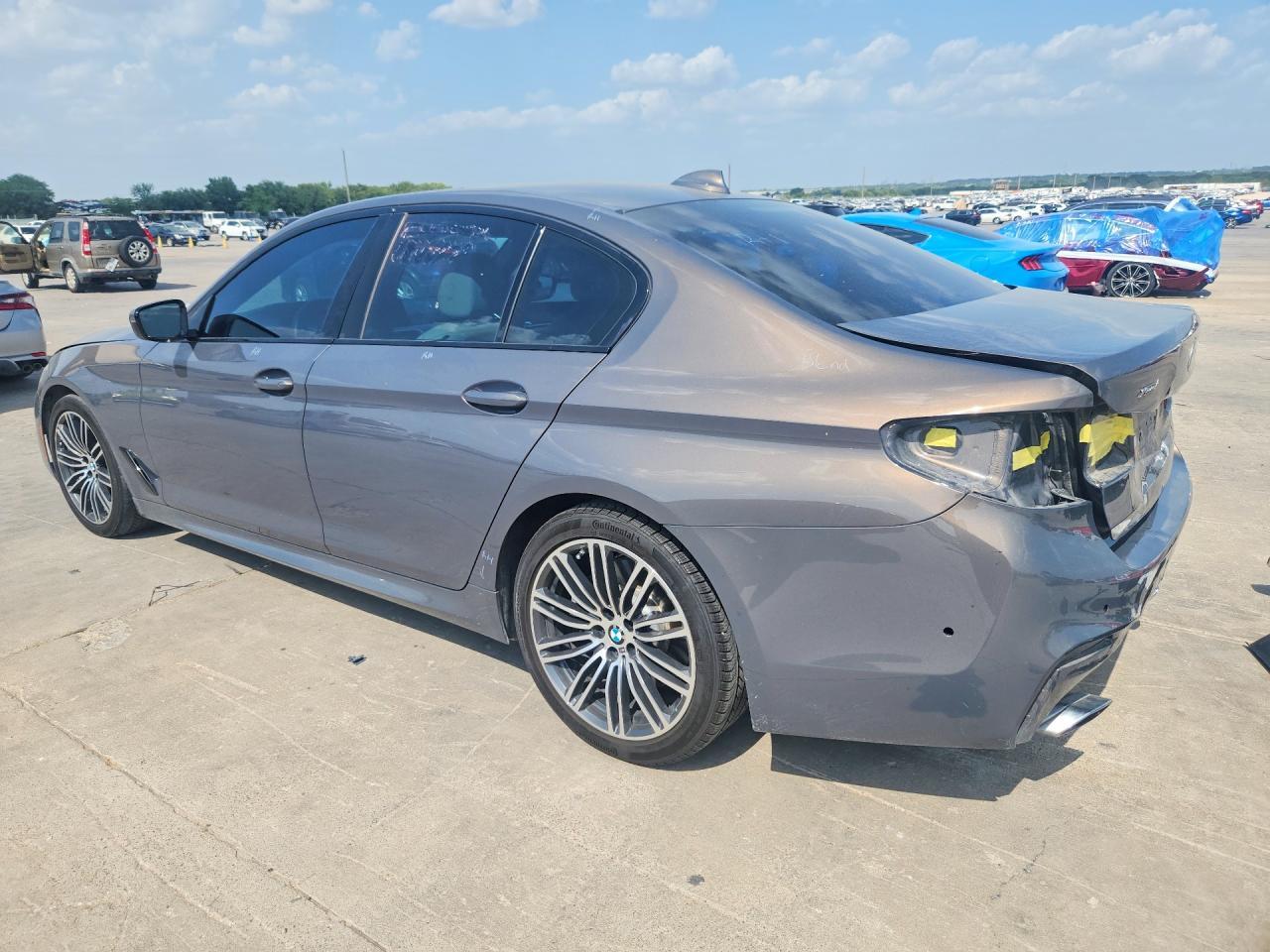 2020 BMW Seria 5 540i - zdjęcie 2