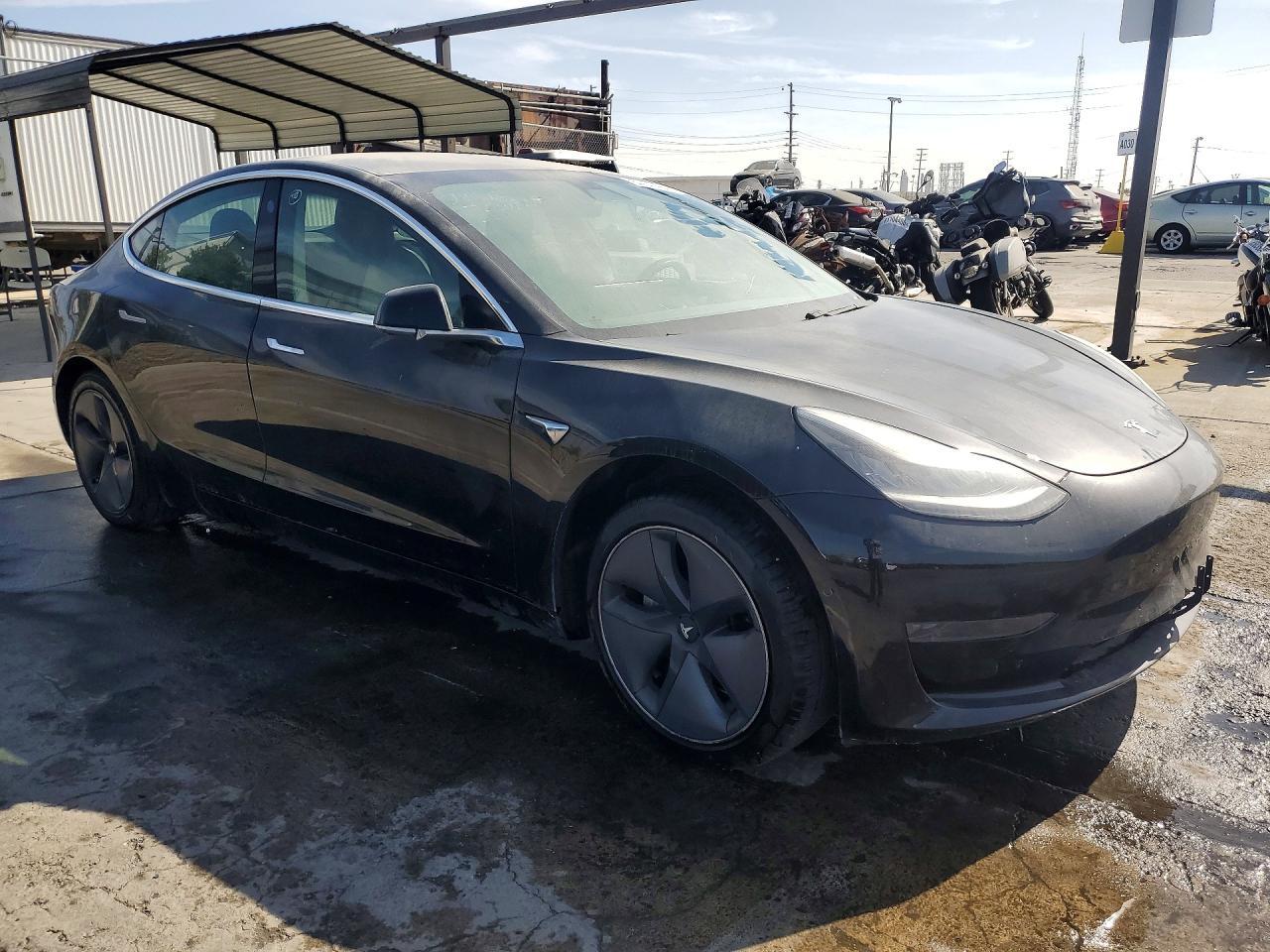 2020 Tesla Model 3 - zdjęcie 4