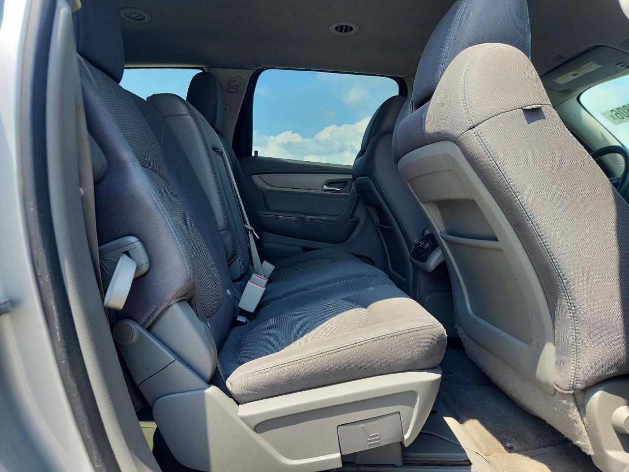 2016 Chevrolet Traverse Ls - zdjęcie 11