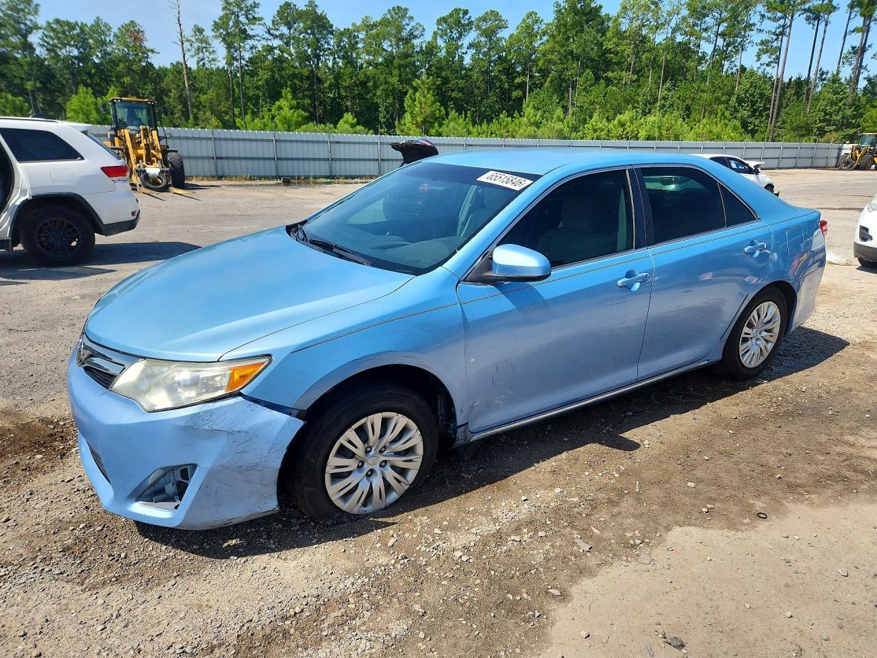 2025 Toyota Camry - zdjęcie główne