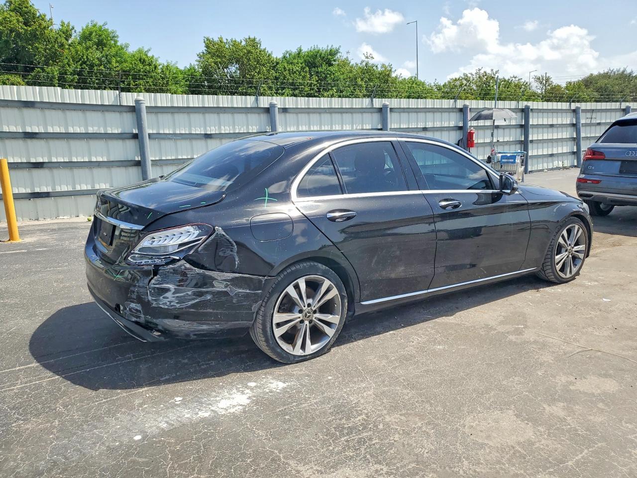 2017 Mercedes-Benz C 300 - zdjęcie 3