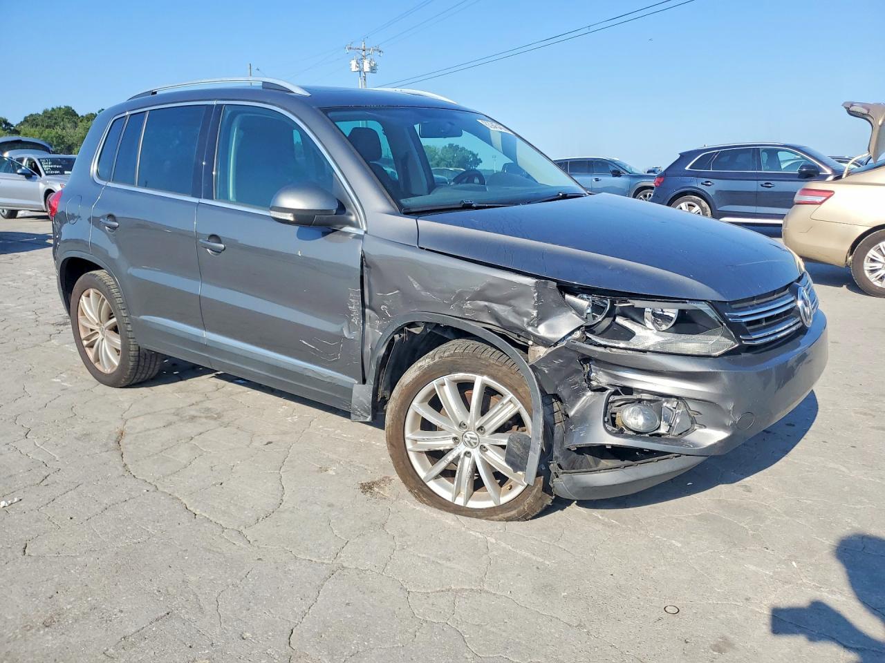 2015 Volkswagen Tiguan S - zdjęcie 4