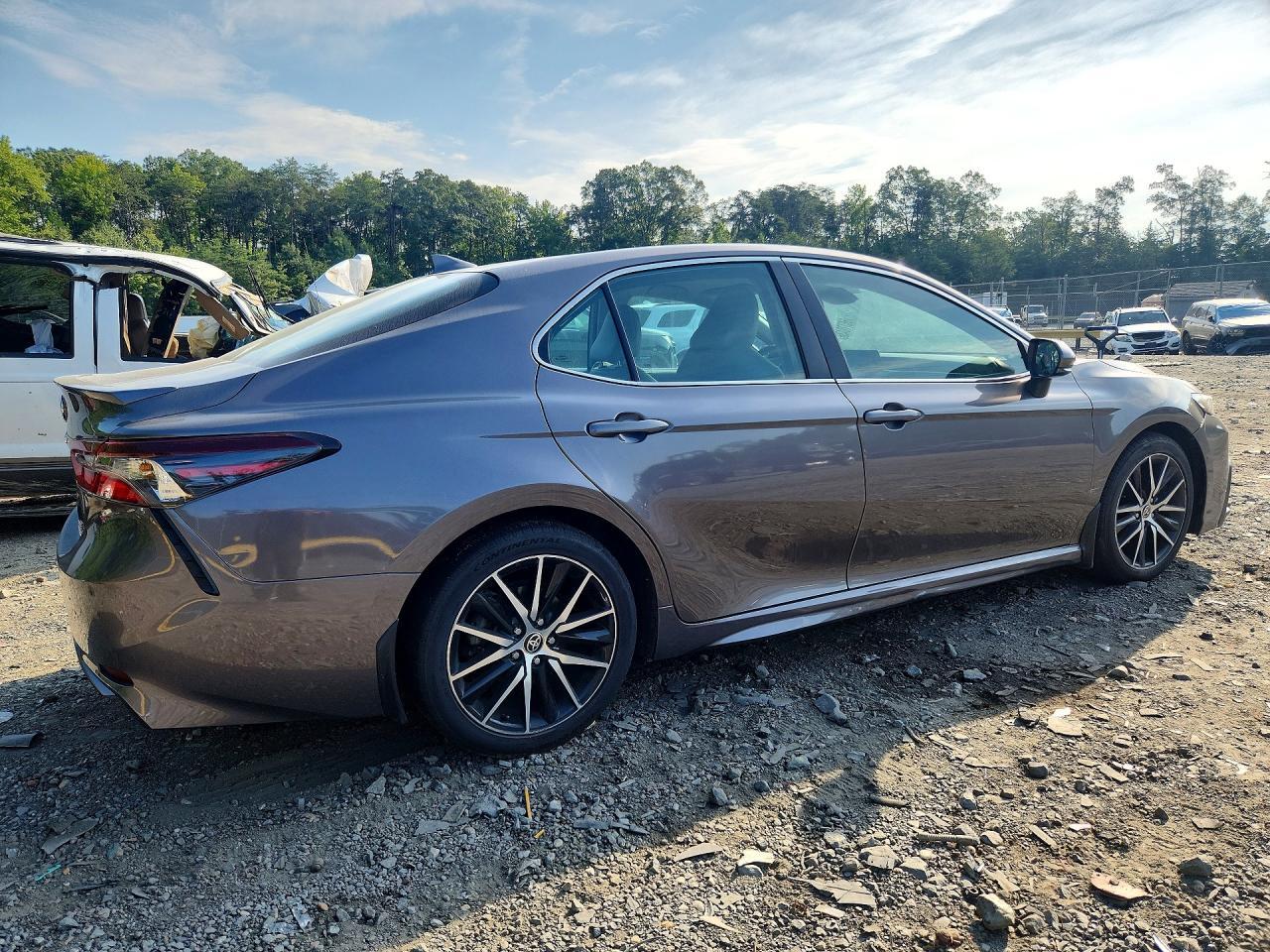 2022 Toyota Camry Hybrid Se - zdjęcie 3