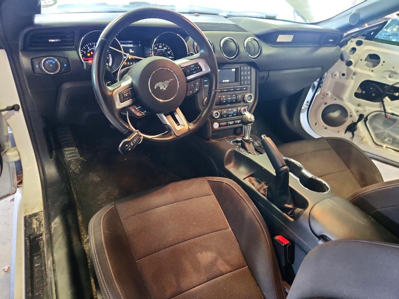 2016 Ford Mustang - zdjęcie 8