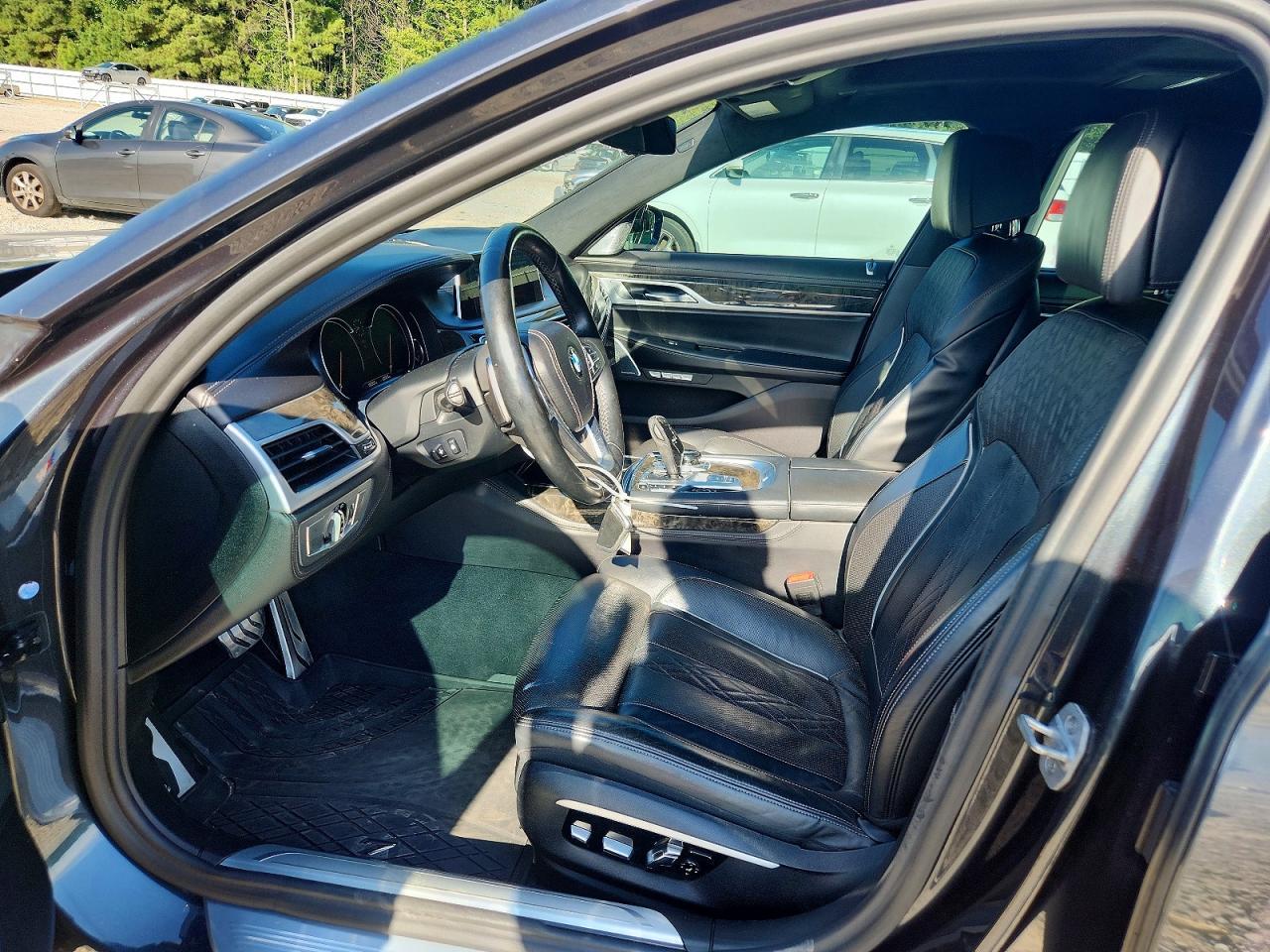 2017 BMW Seria 7 B7 - zdjęcie 7