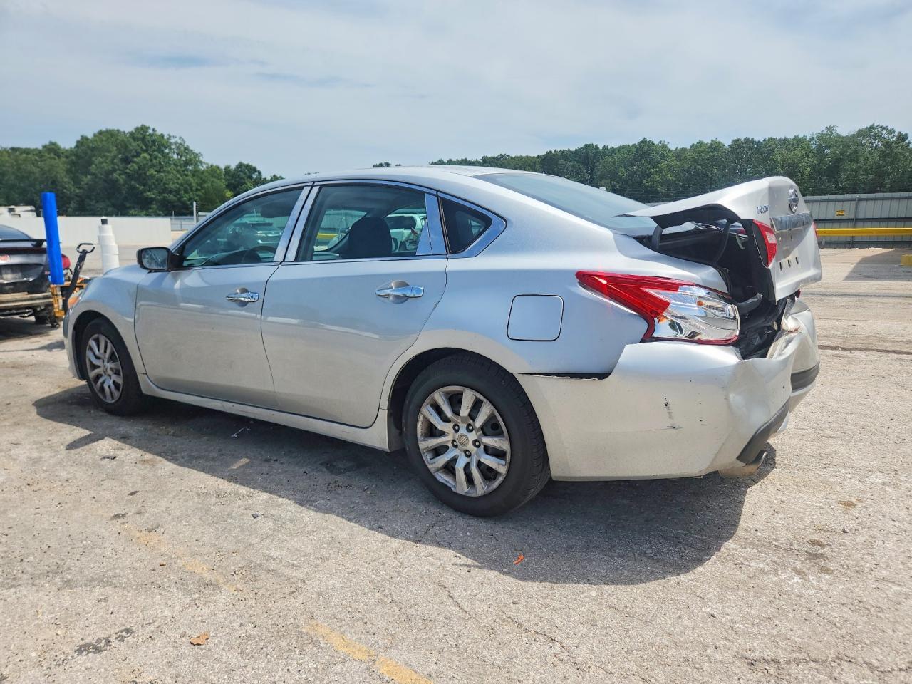 2016 Nissan Altima 4D 2Wd - zdjęcie 2