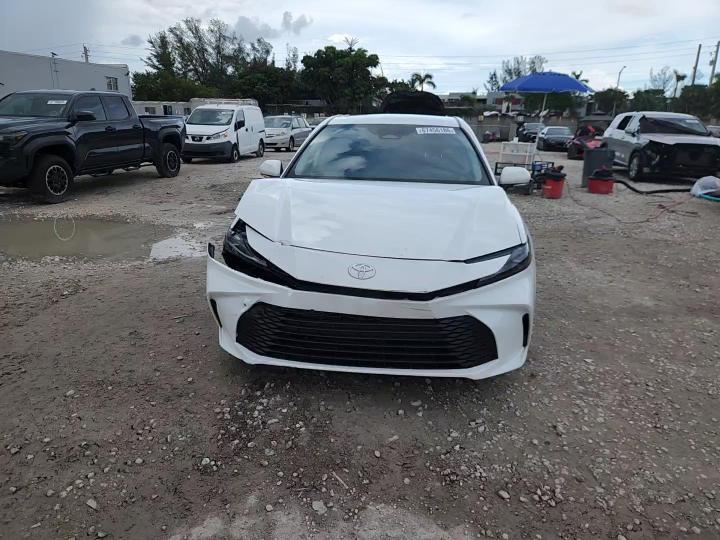 2025 Toyota Camry Le - zdjęcie 13