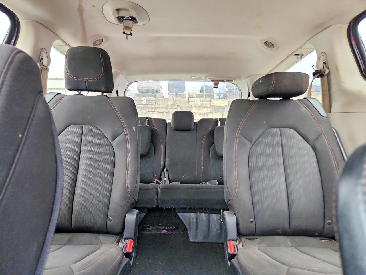 2017 Chrysler Pacifica Lx - zdjęcie 10