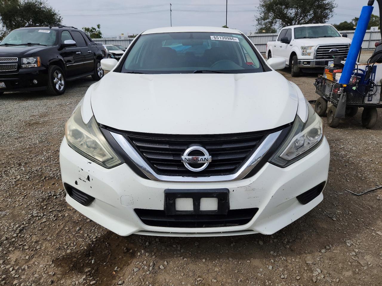 2017 Nissan Altima - zdjęcie 5