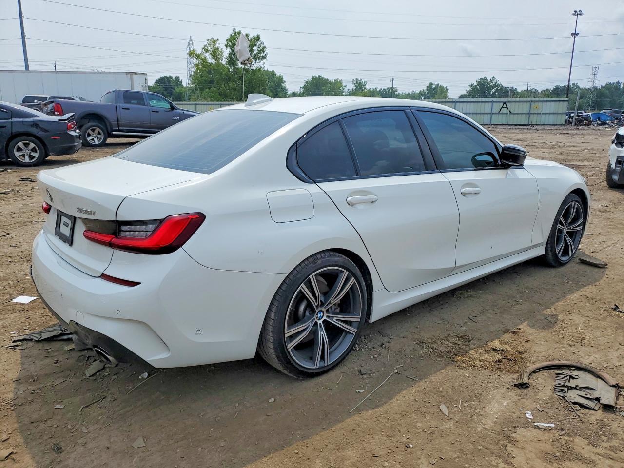 2020 BMW Seria 3 330i - zdjęcie 3