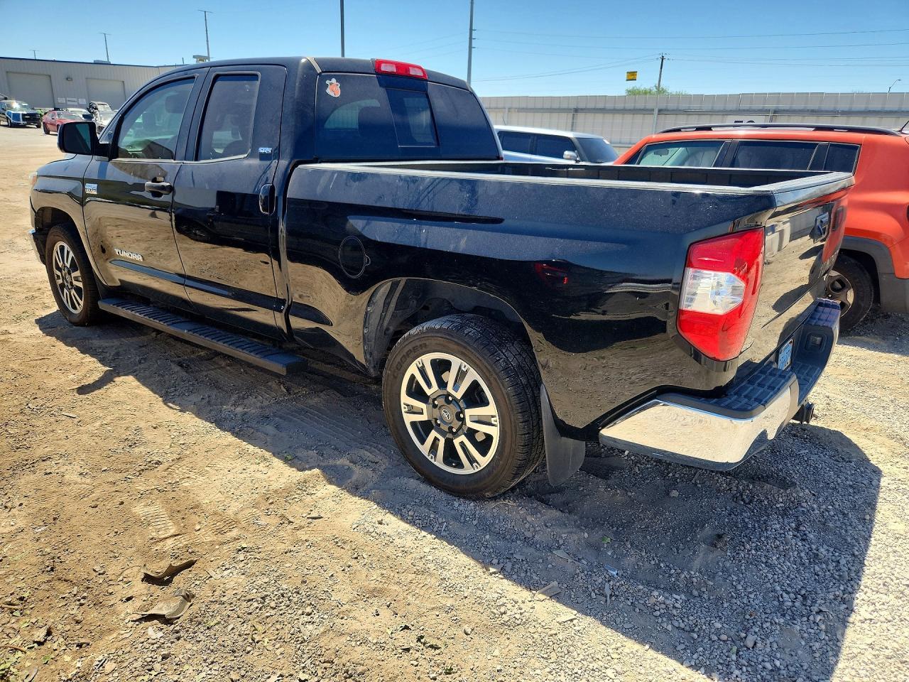 2017 Toyota Tundra Sr5 - zdjęcie 2
