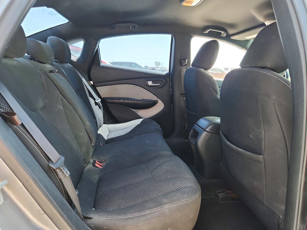2015 Dodge Dart Sxt - zdjęcie 10