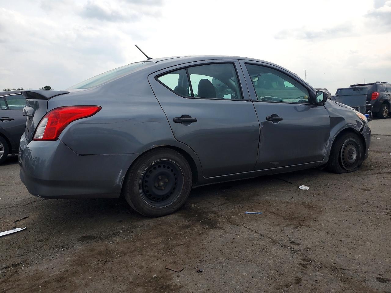 2019 Nissan Versa S Plus - zdjęcie 3