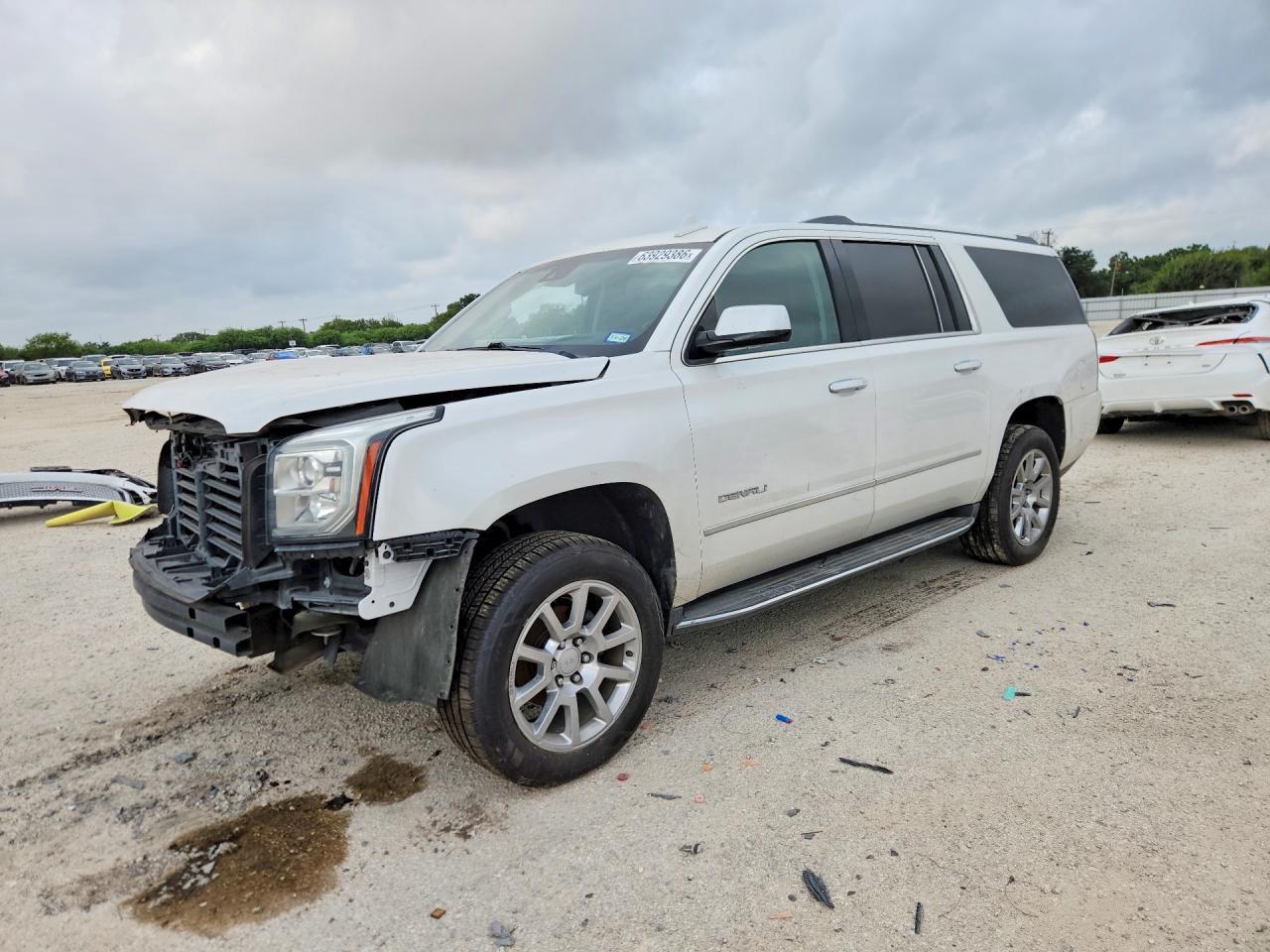 2017 GMC Yukon Xl Denali - zdjęcie główne