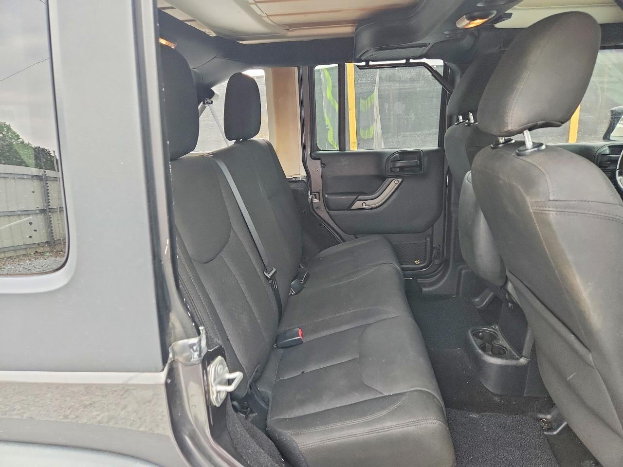 2016 Jeep Wrangler Unlimited Sport - zdjęcie 10