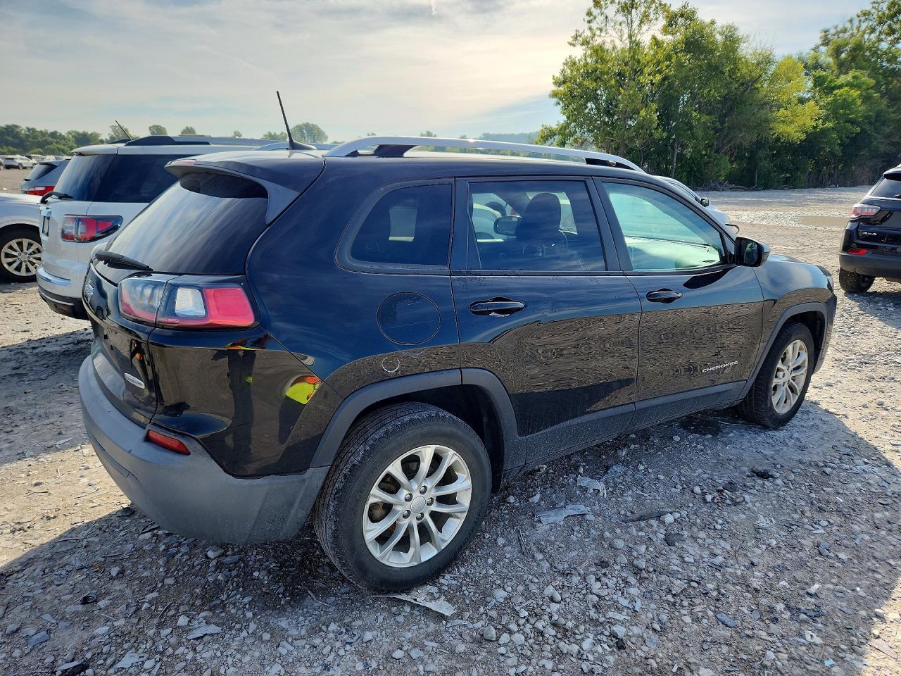 2020 Jeep Cherokee Latitude - zdjęcie 3
