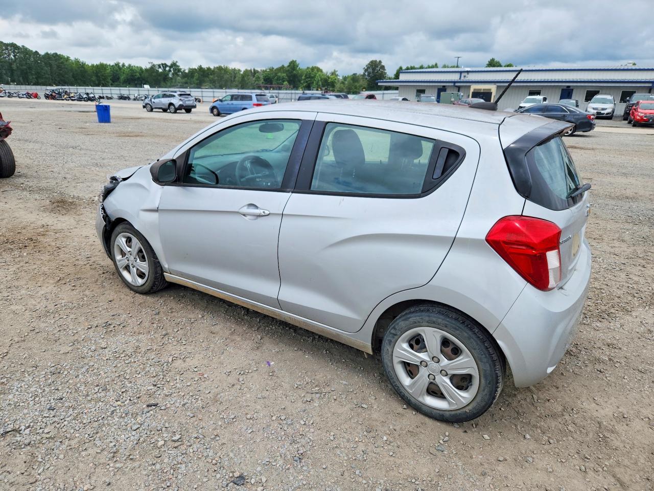 2020 Chevrolet Spark Ls - zdjęcie 2