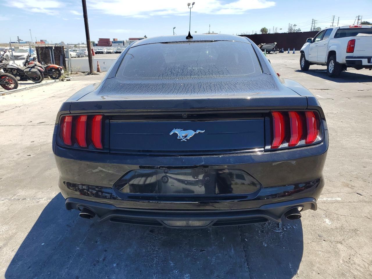 2021 Ford Mustang - zdjęcie 6