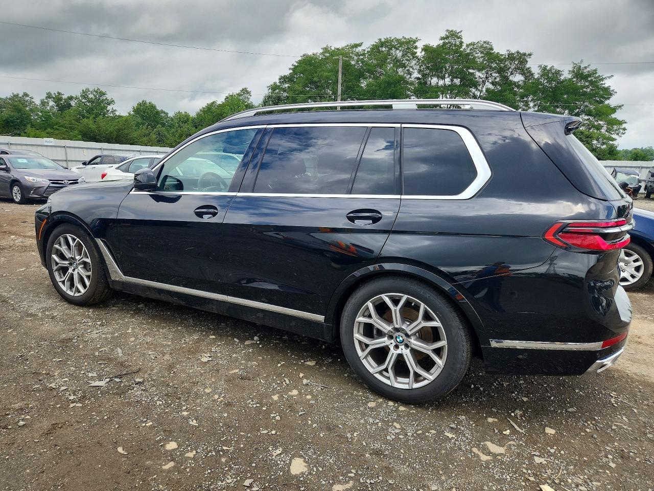 2026 BMW X7 xDrive40I - zdjęcie 2