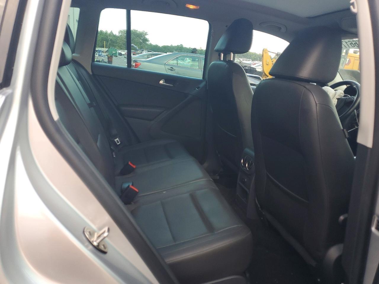 2013 Volkswagen Tiguan S - zdjęcie 10