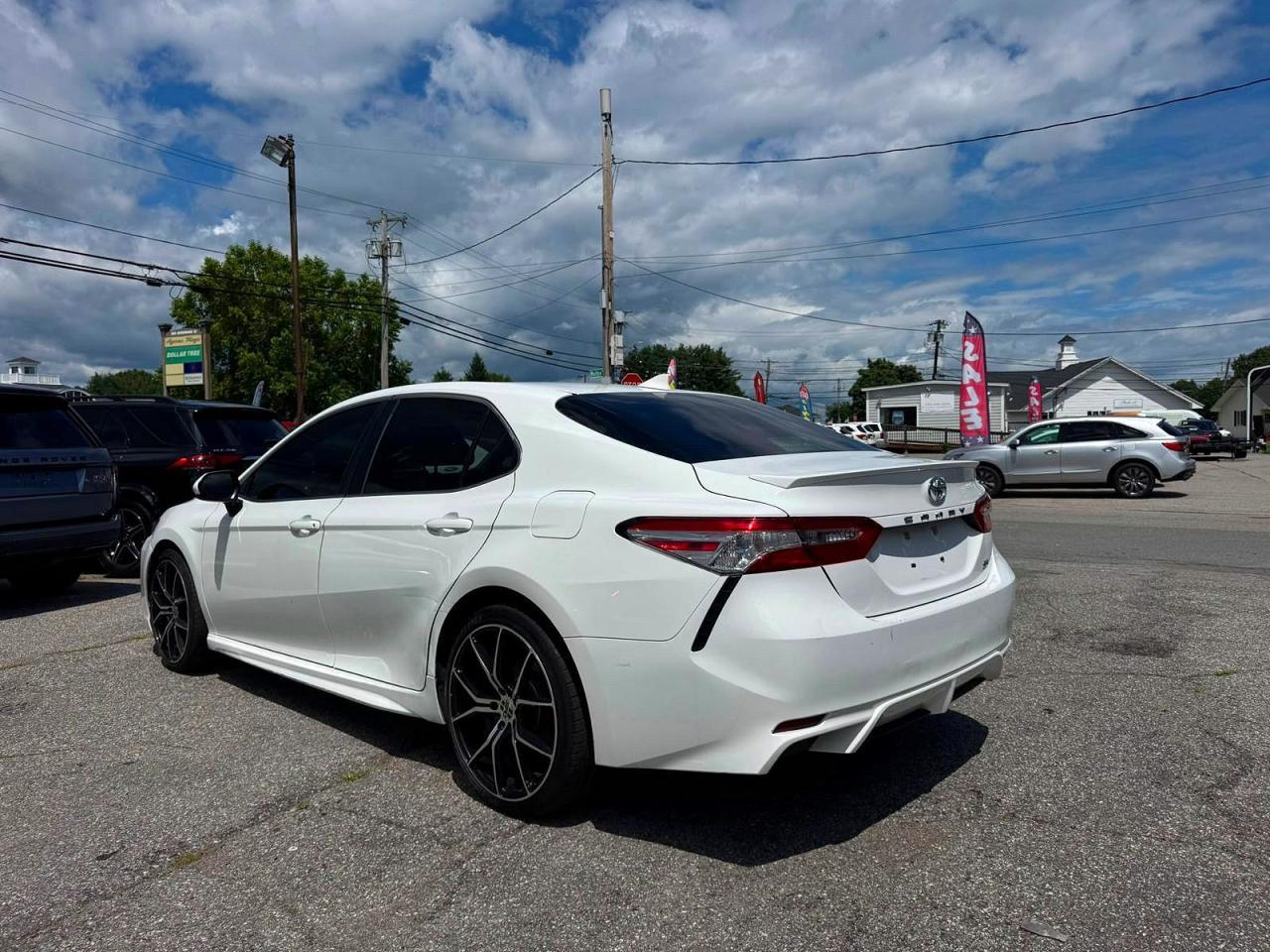 2020 Toyota Camry Se - zdjęcie 3
