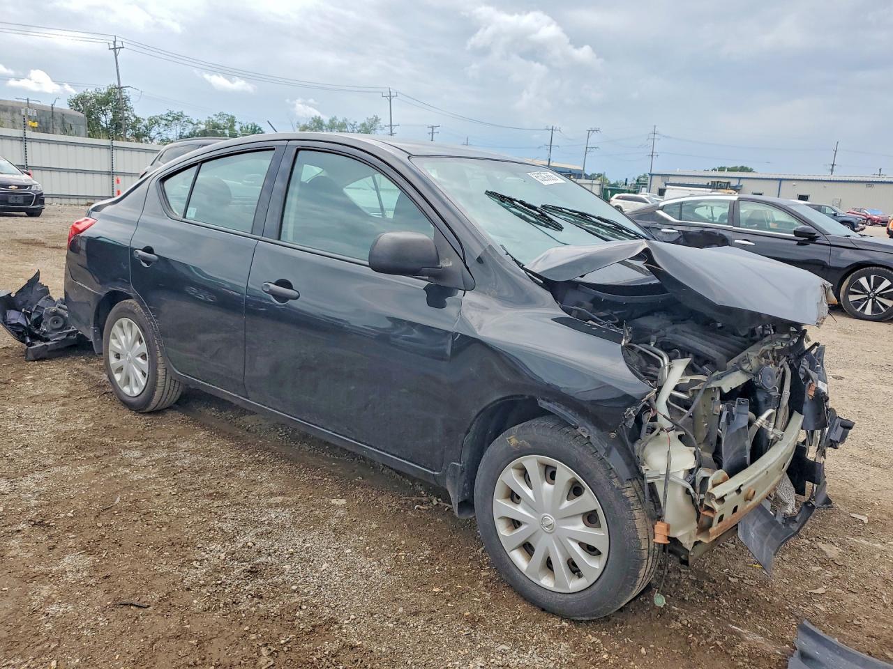 2015 Nissan Versa 1.6 S - zdjęcie 4