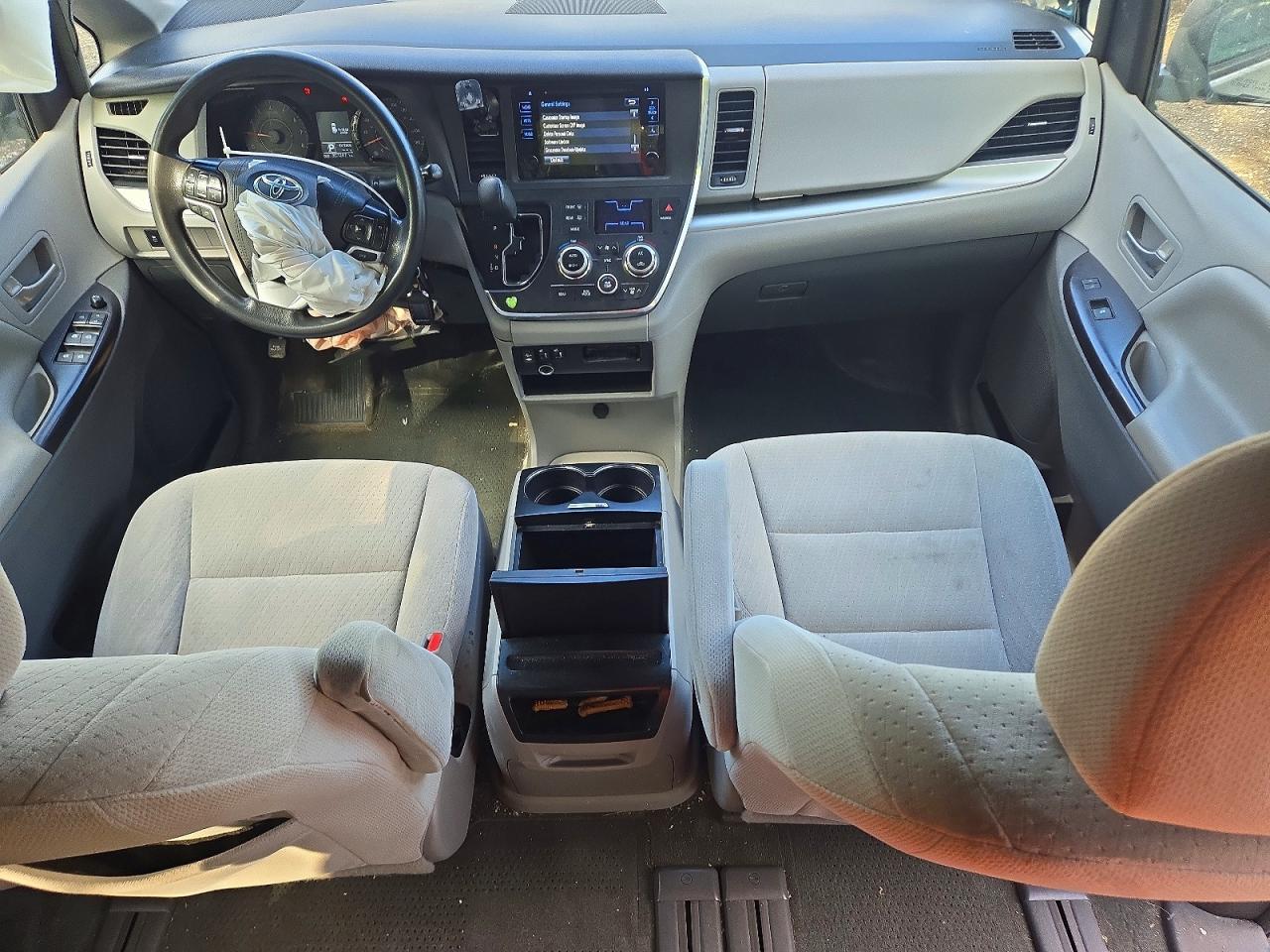 2015 Toyota Sienna Le - zdjęcie 8