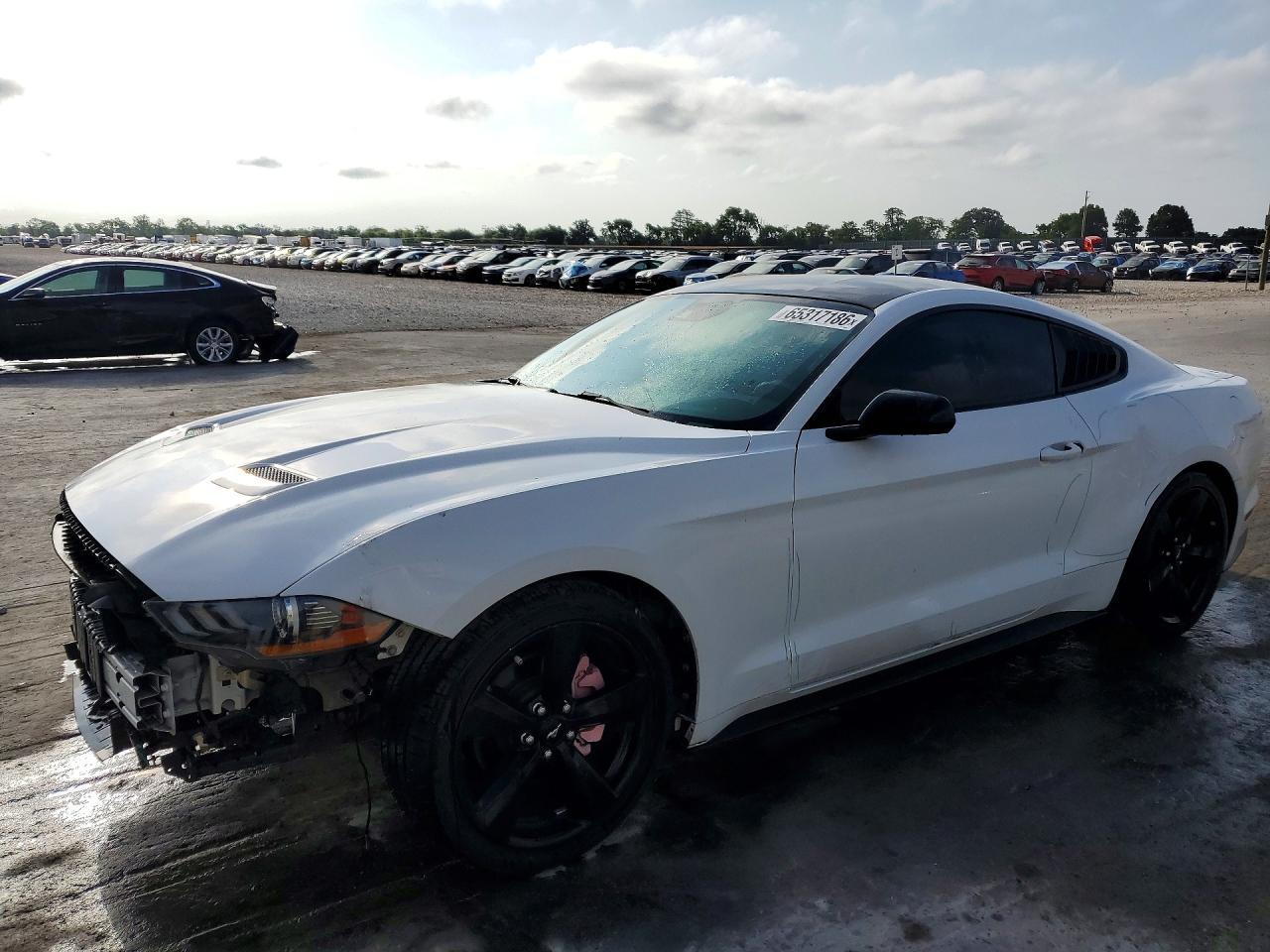 Ford Mustang Coupe - zdjęcie 1