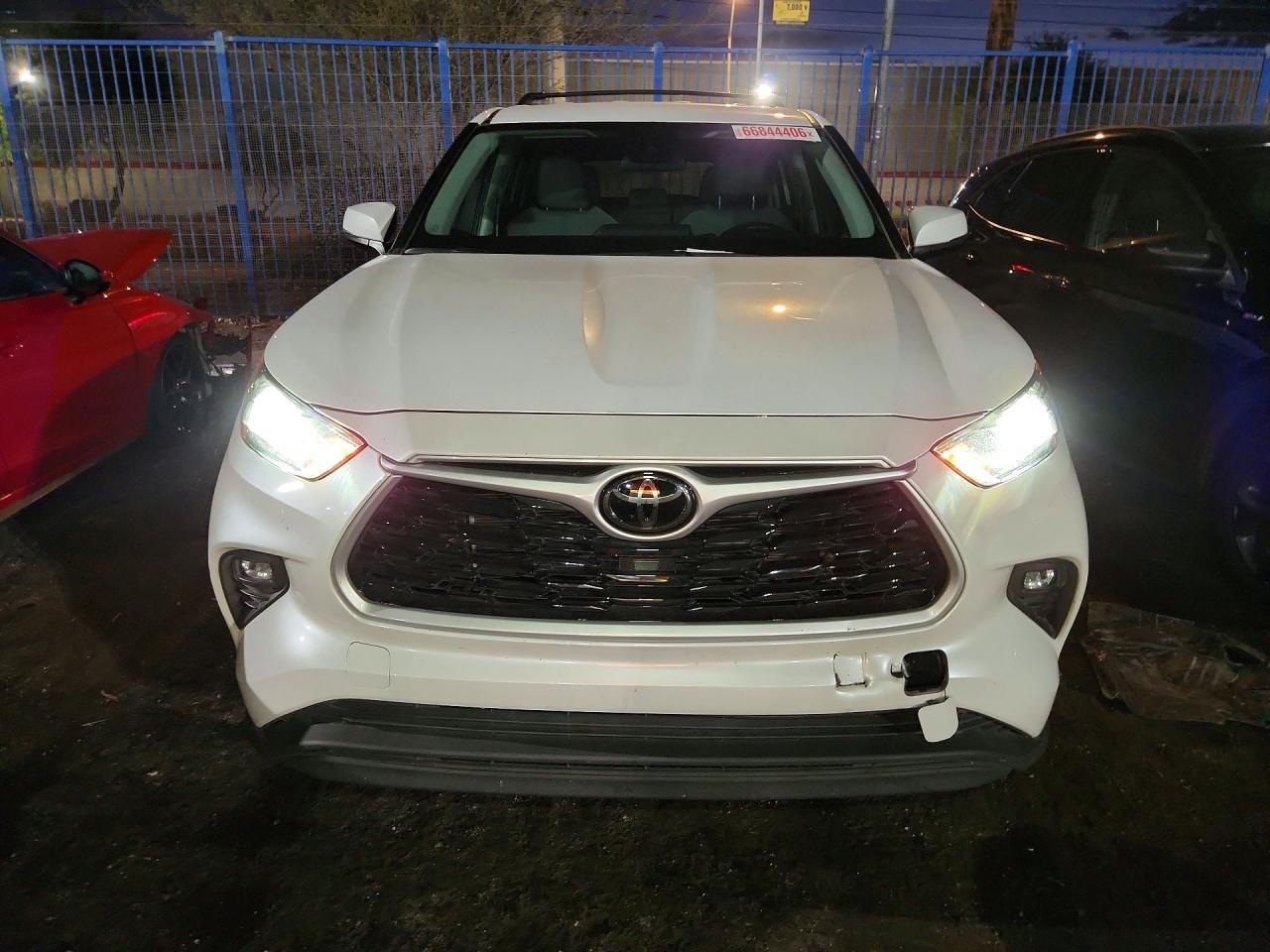 2022 Toyota Highlander Le - zdjęcie 5