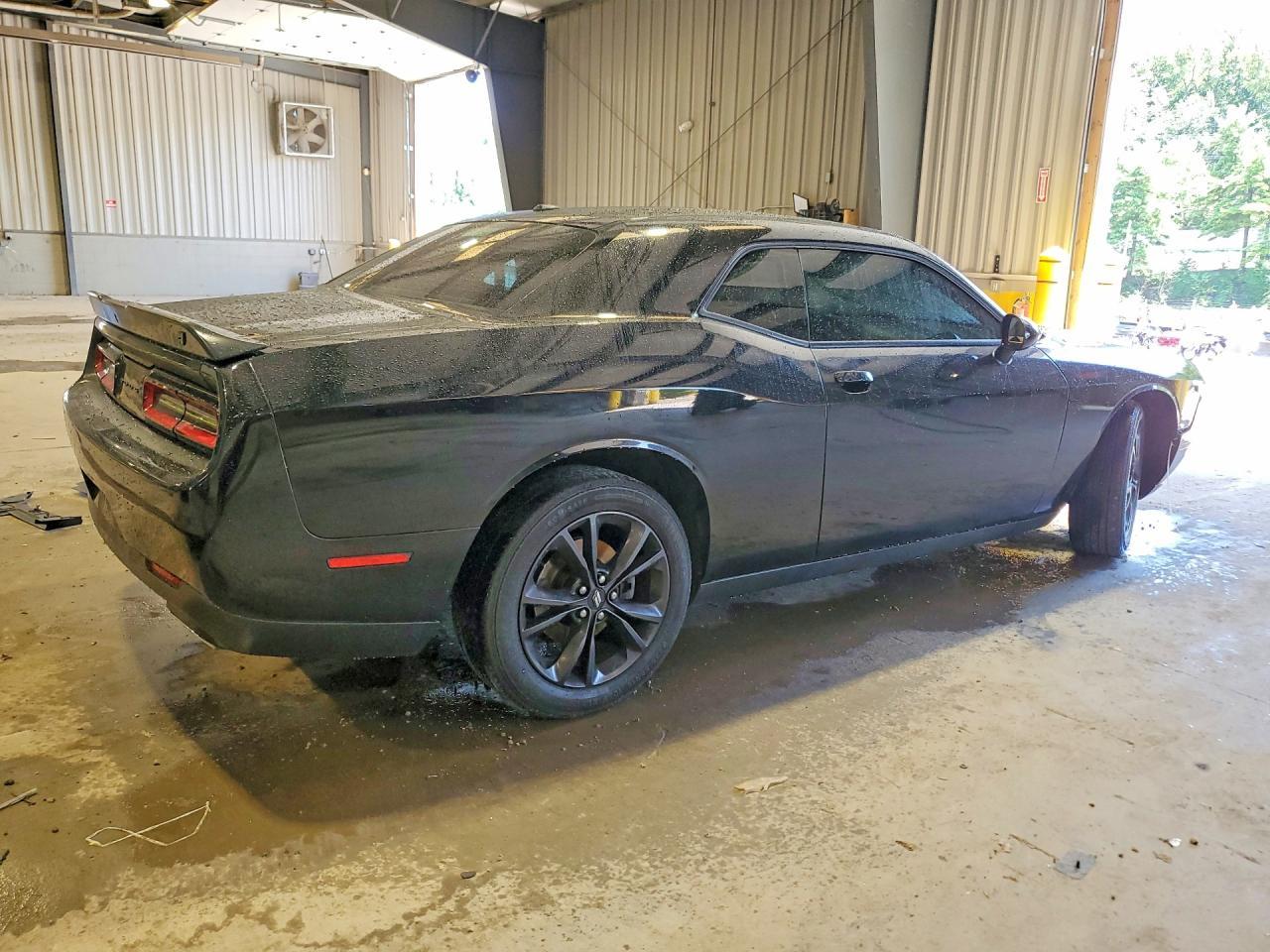 2022 Dodge Challenger Sxt - zdjęcie 3