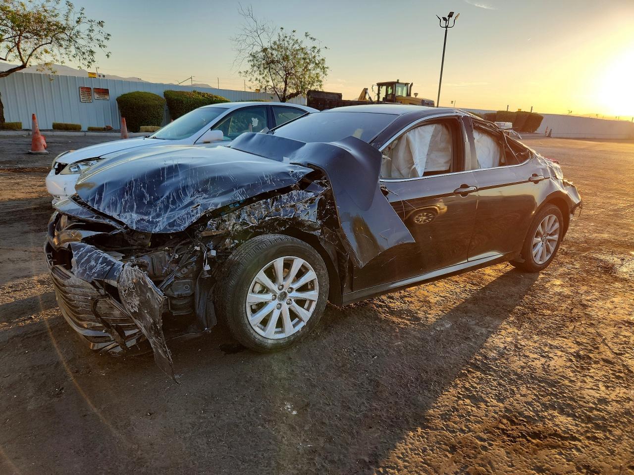 2018 Toyota Camry Le - zdjęcie główne