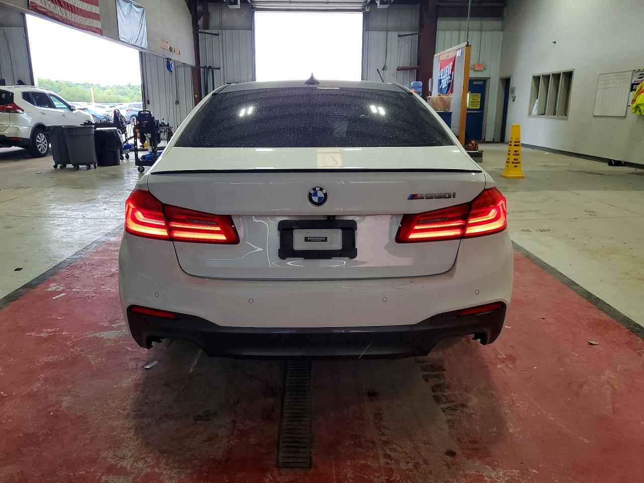 2019 BMW Seria 5 M550i - zdjęcie 6