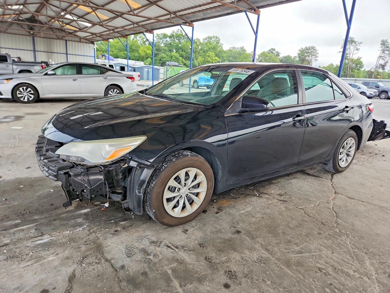 2015 Toyota Camry Le - zdjęcie główne