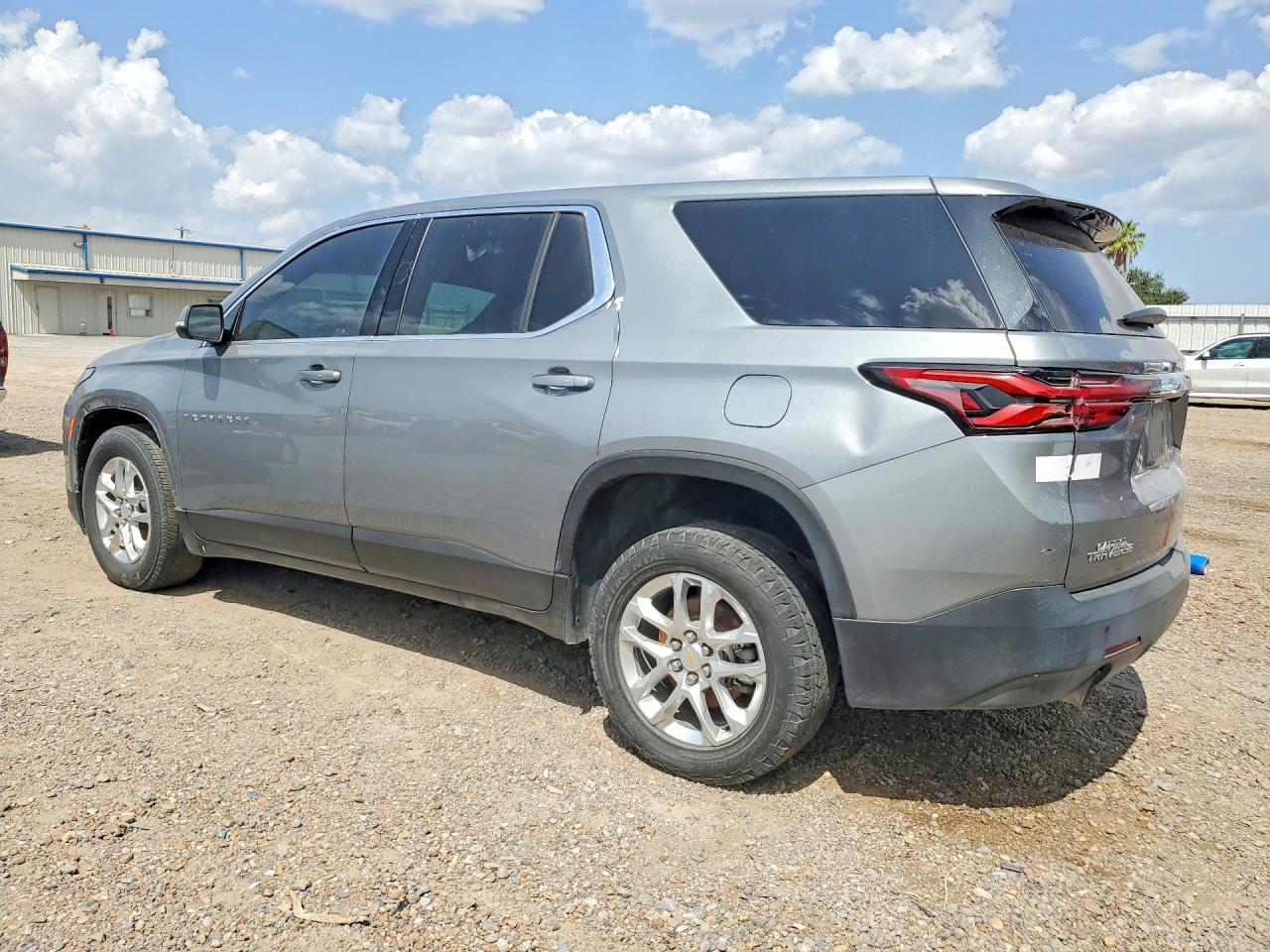 2023 Chevrolet Traverse Ls - zdjęcie 2
