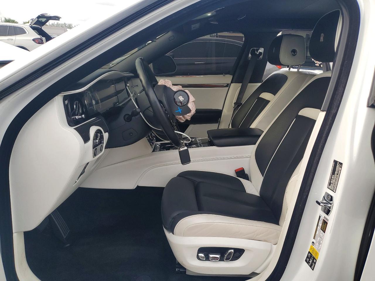 2022 Rolls-Royce Ghost Black Badge - zdjęcie 7