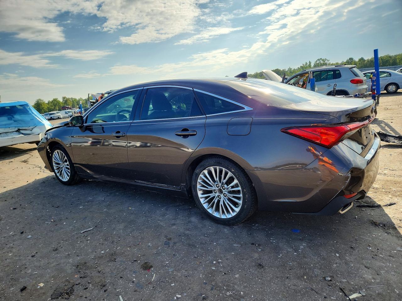 2019 Toyota Avalon Limited - zdjęcie 2