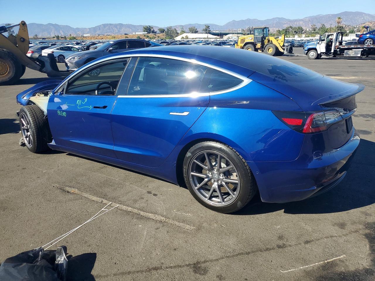 2020 Tesla Model 3 - zdjęcie 2