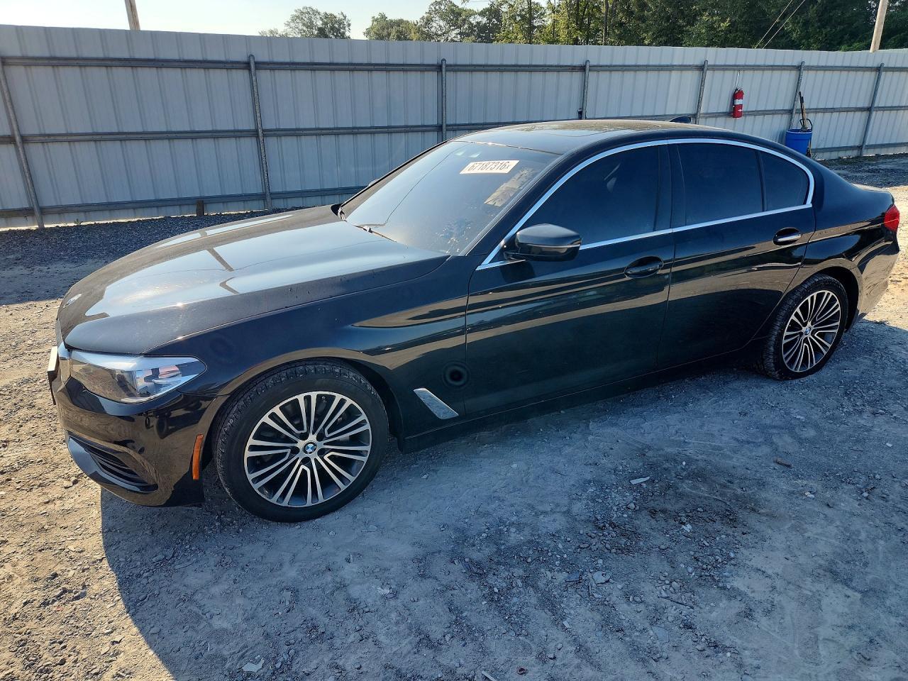 2018 BMW 530 Xi - zdjęcie główne