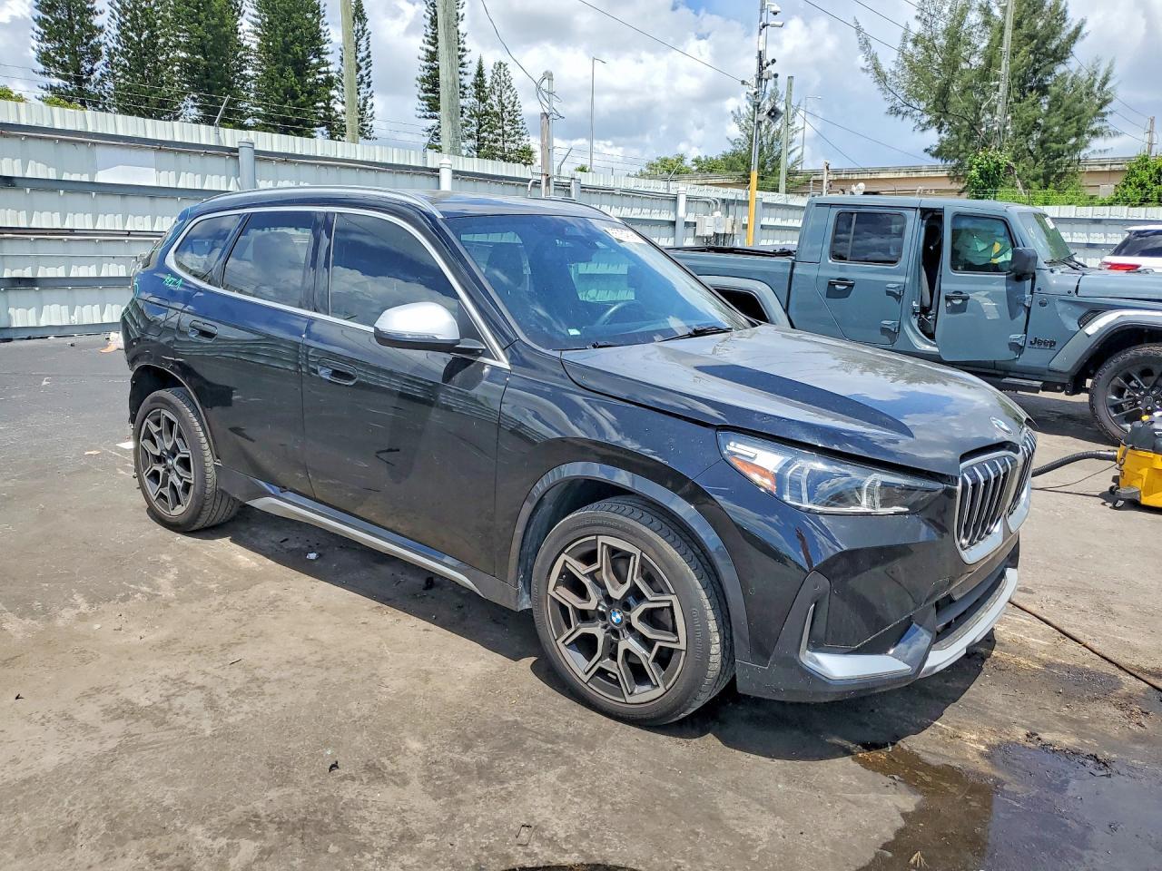 2023 BMW X1 xDrive28I - zdjęcie 4