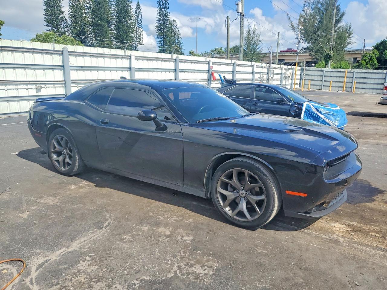 2021 Dodge Challenger Sxt - zdjęcie 4